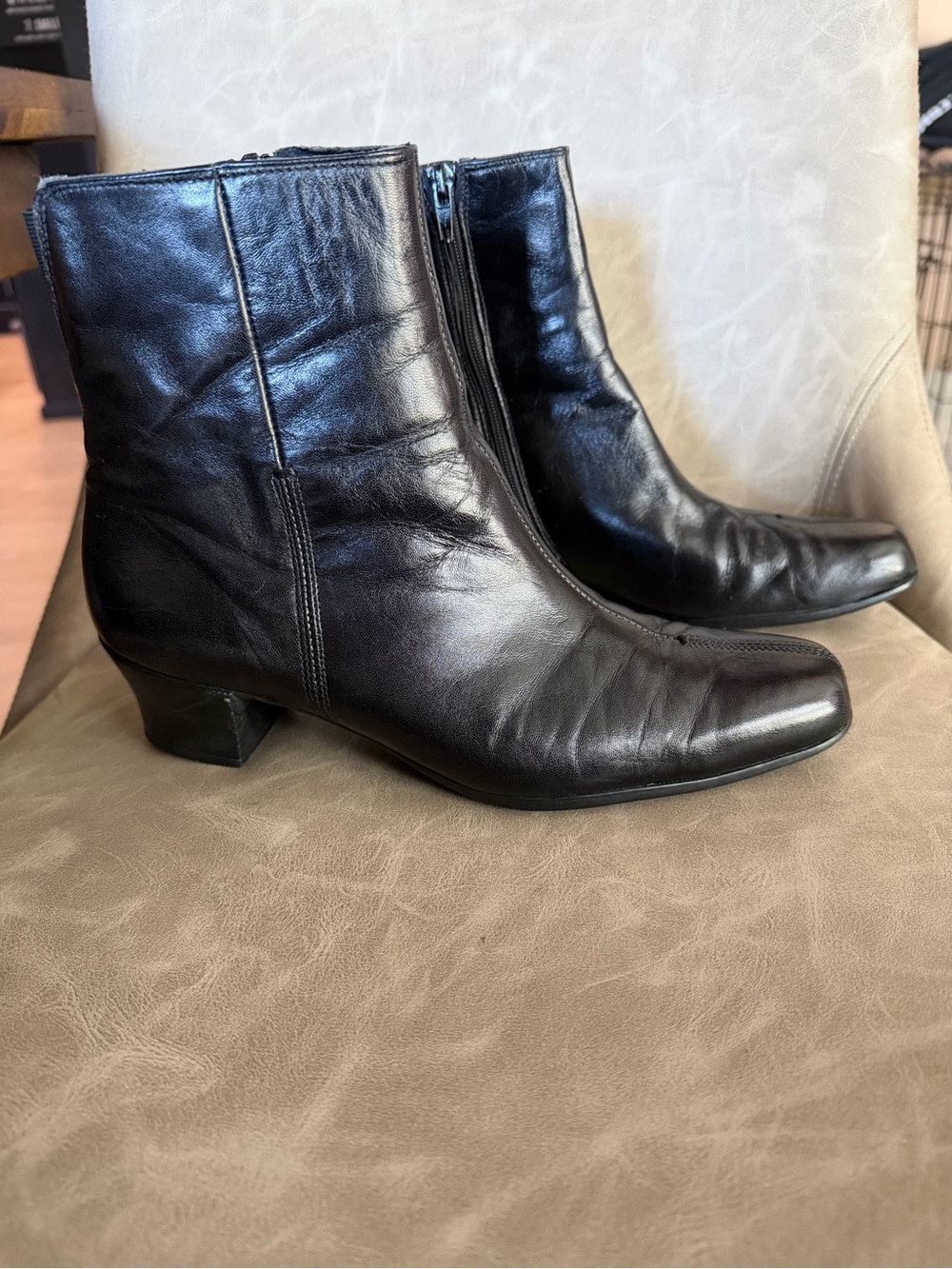 Munro Black Leather Low Heel Ankle Boots